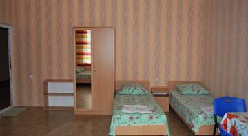 Фото номера Классический четырёхместный номер Гостевой дом Чайка г. Алупка 4