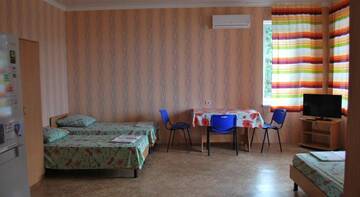 Фото номера Классический четырёхместный номер Гостевой дом Чайка г. Алупка 2