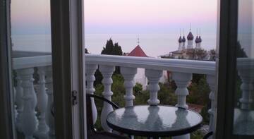 Фото номера Семейный номер с видом на море и горы Гостевой дом Villa Cosa Nostra г. Алупка 15