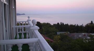 Фото номера Семейный номер с видом на море и горы Гостевой дом Villa Cosa Nostra г. Алупка 18