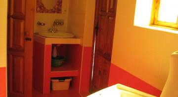 Фото номера Стандартный семейный номер Гостиница Guest House Natali г. Алупка 5