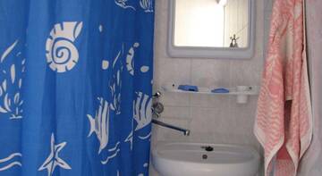 Фото номера Бюджетный трехместный номер Гостиница Guest House Natali г. Алупка 5
