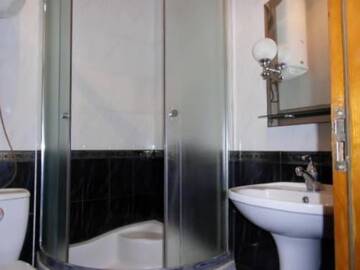 Фото номера Четырехместный номер с видом на море Гостиница Guest House Lenina 35 г. Алупка 7
