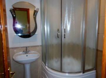 Фото номера Семейный номер с балконом Гостиница Guest House Lenina 35 г. Алупка 10