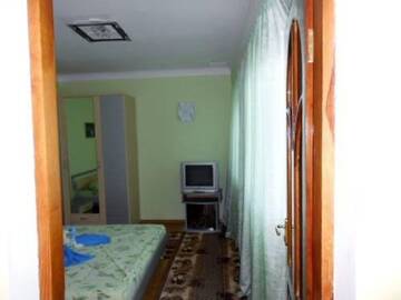 Фото номера Семейный номер с балконом Гостиница Guest House Lenina 35 г. Алупка 5