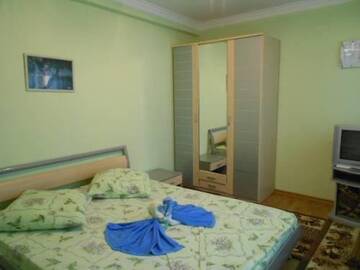 Фото номера Семейный номер с балконом Гостиница Guest House Lenina 35 г. Алупка 9