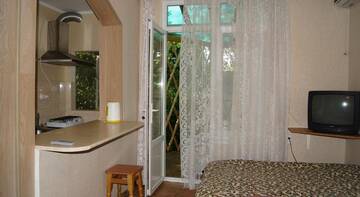 Фото номера Четырехместный номер с ванной Гостиница Guest house Ostrovok leta г. Алупка 8