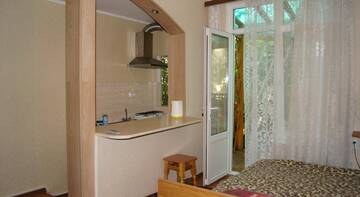 Фото номера Четырехместный номер с ванной Гостиница Guest house Ostrovok leta г. Алупка 7