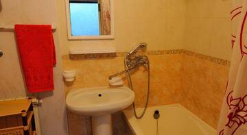 Фото номера Четырехместный номер с ванной Гостиница Guest house Ostrovok leta г. Алупка 3