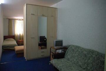 Фото номера Стандартный семейный номер Гостиница Guest House 34 Meridian г. Алупка 8