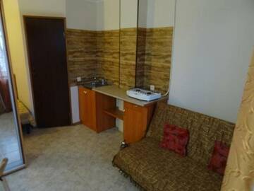 Фото номера Комната стандарт с 1 односпальной и 1 двуспальной кроватью Гостевой дом  Лавровый Сад г. Алупка 5