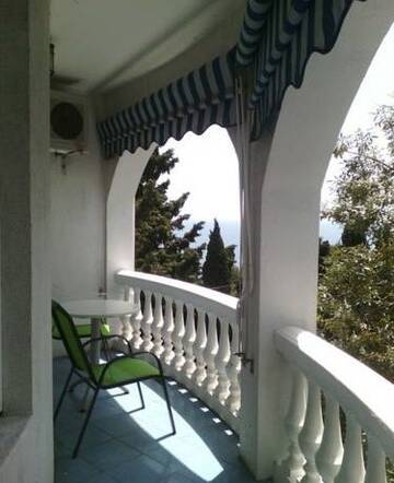 Фото номера Семейный номер Гостиница Серсиаль 2 г. Алупка 7